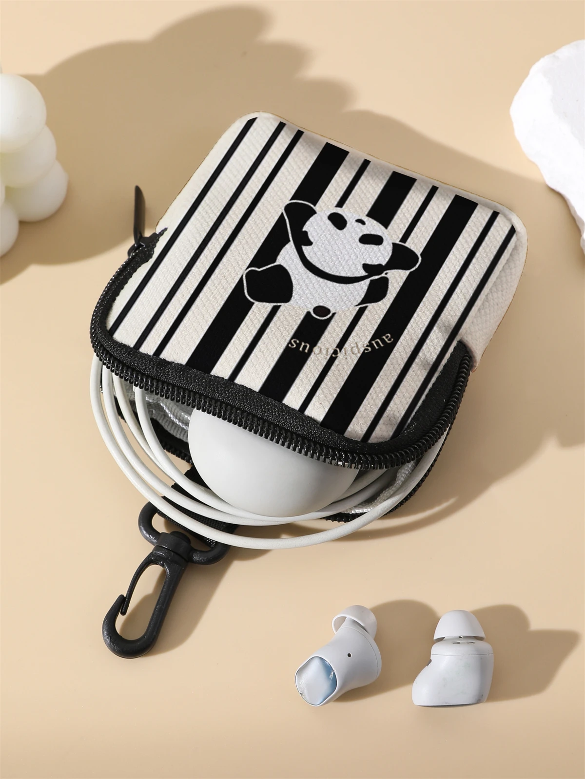 Panda patterned large capacity coin wallets, digital printed wallets, and storage bags are ideal choices for gift giving