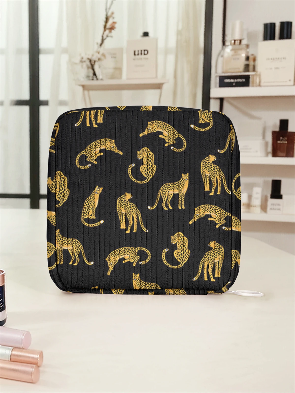 Leopard pattern printed sanitary napkin storage bag, women's lightweight tissue bag, sanitary tissue bag
