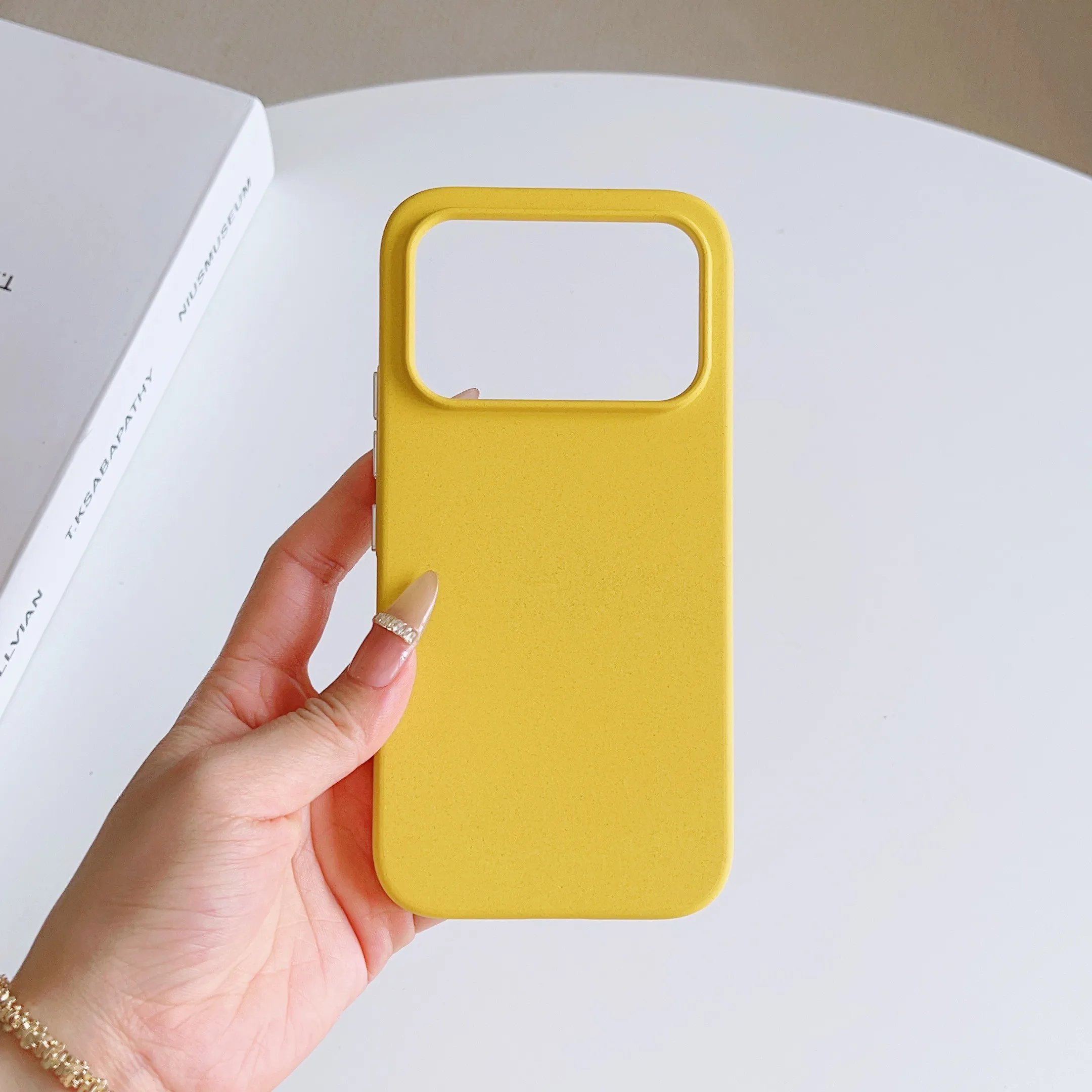 High-Quality Frosted Hard Case with MagSafe Magnetic Protection - Non-Slip Protective Cover and Shell Bumper