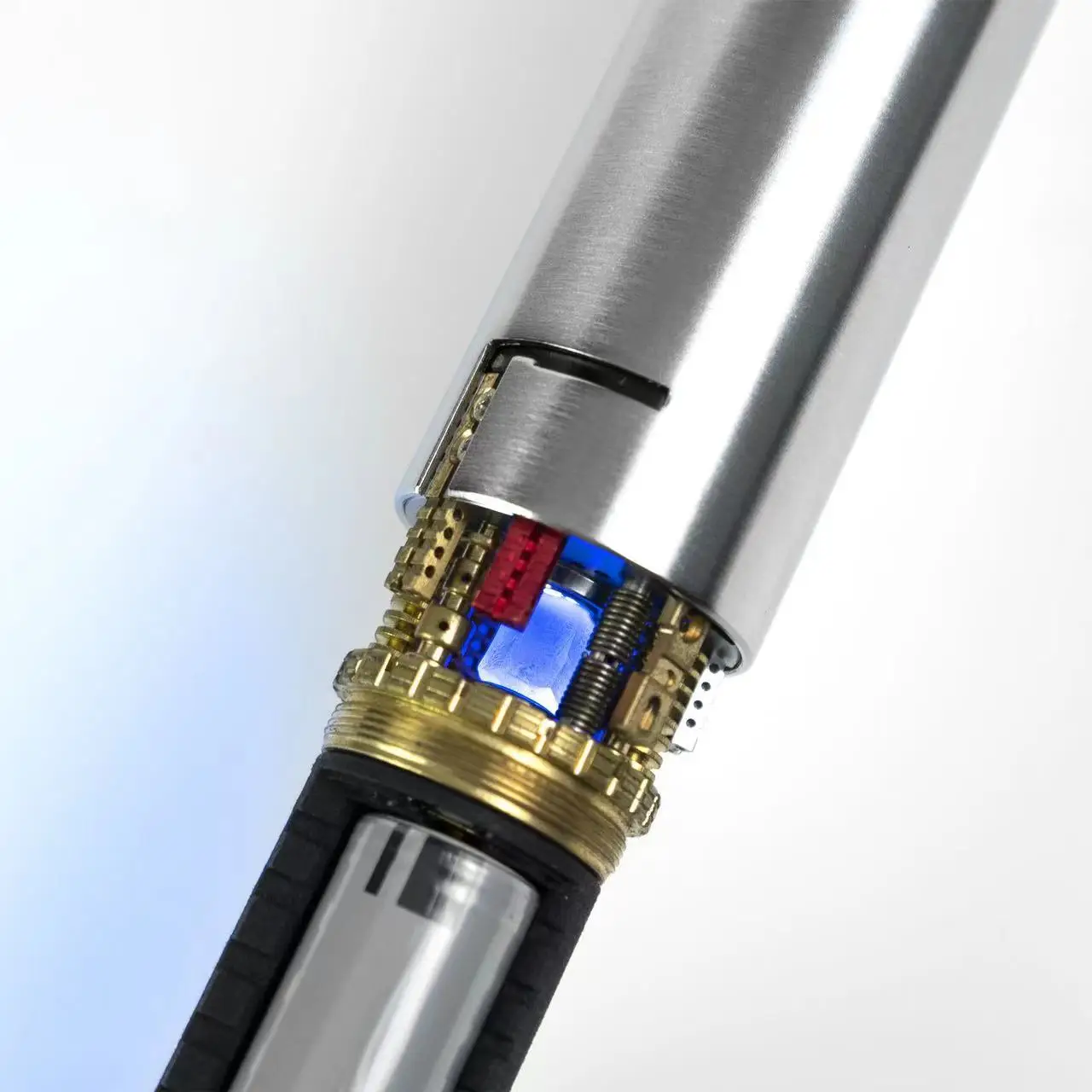 Рисунок 2 - Световой меч 89Sabers Graflex люк