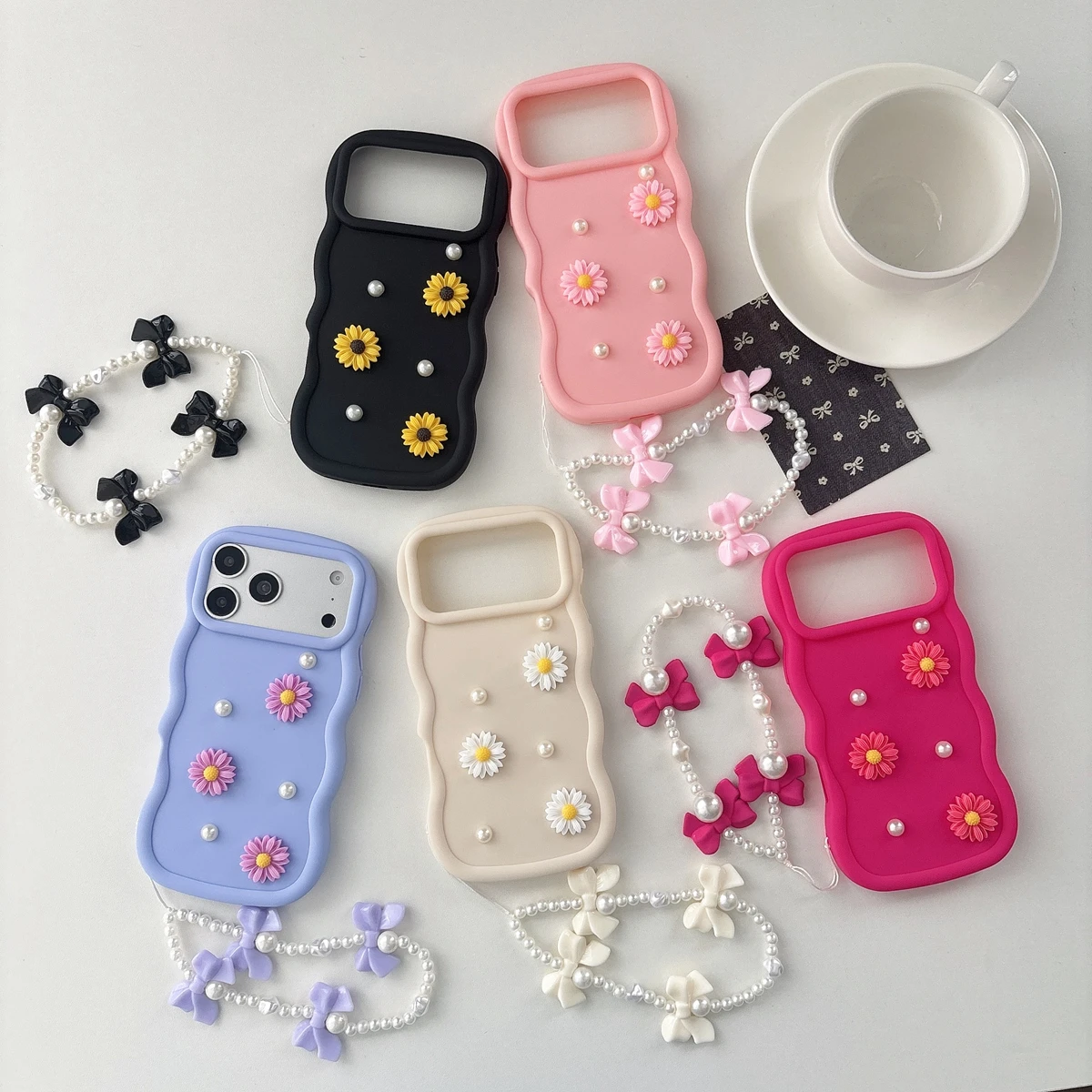 Elegant Flower Pearl Chain Phone Case with Wave Design