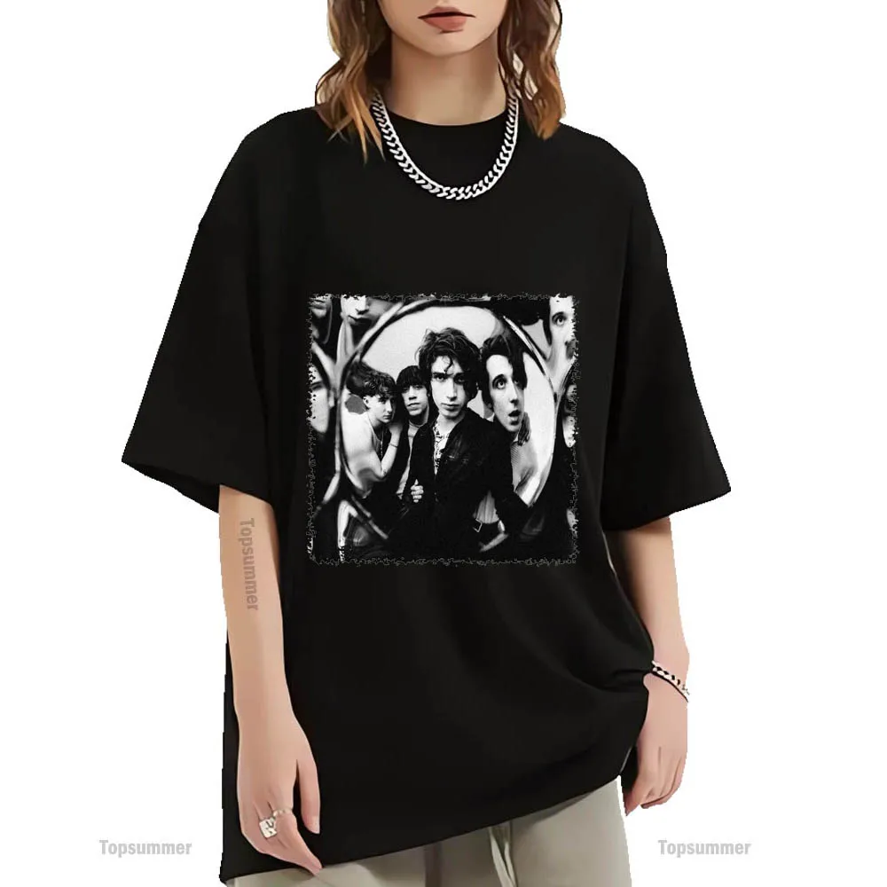 

Футболка размера оверсайз с изображением альбома разрезов и синяков