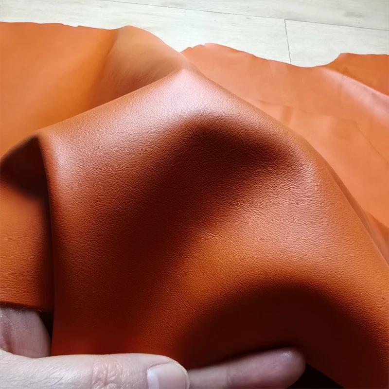 1mm 오렌지 나파 소가죽. 첫 번째 레이어 가죽. 진짜 가죽 원단. 가죽 의류용 수제 DIY. 가방. 전체 시트 절단