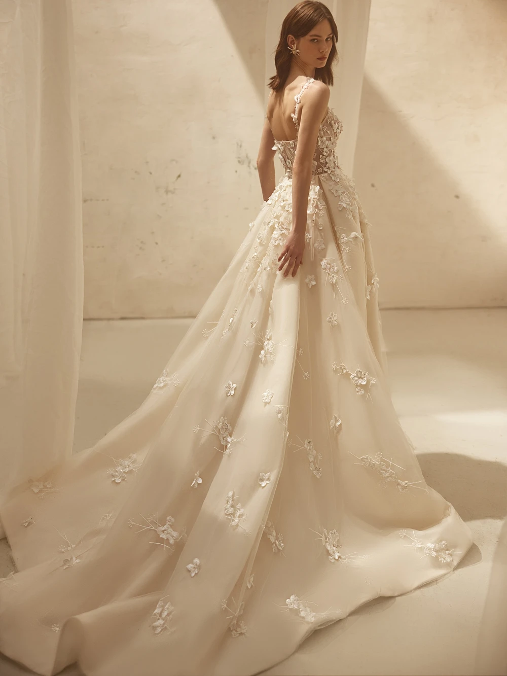 Рисунок 3 - Женское винтажное свадебное платье