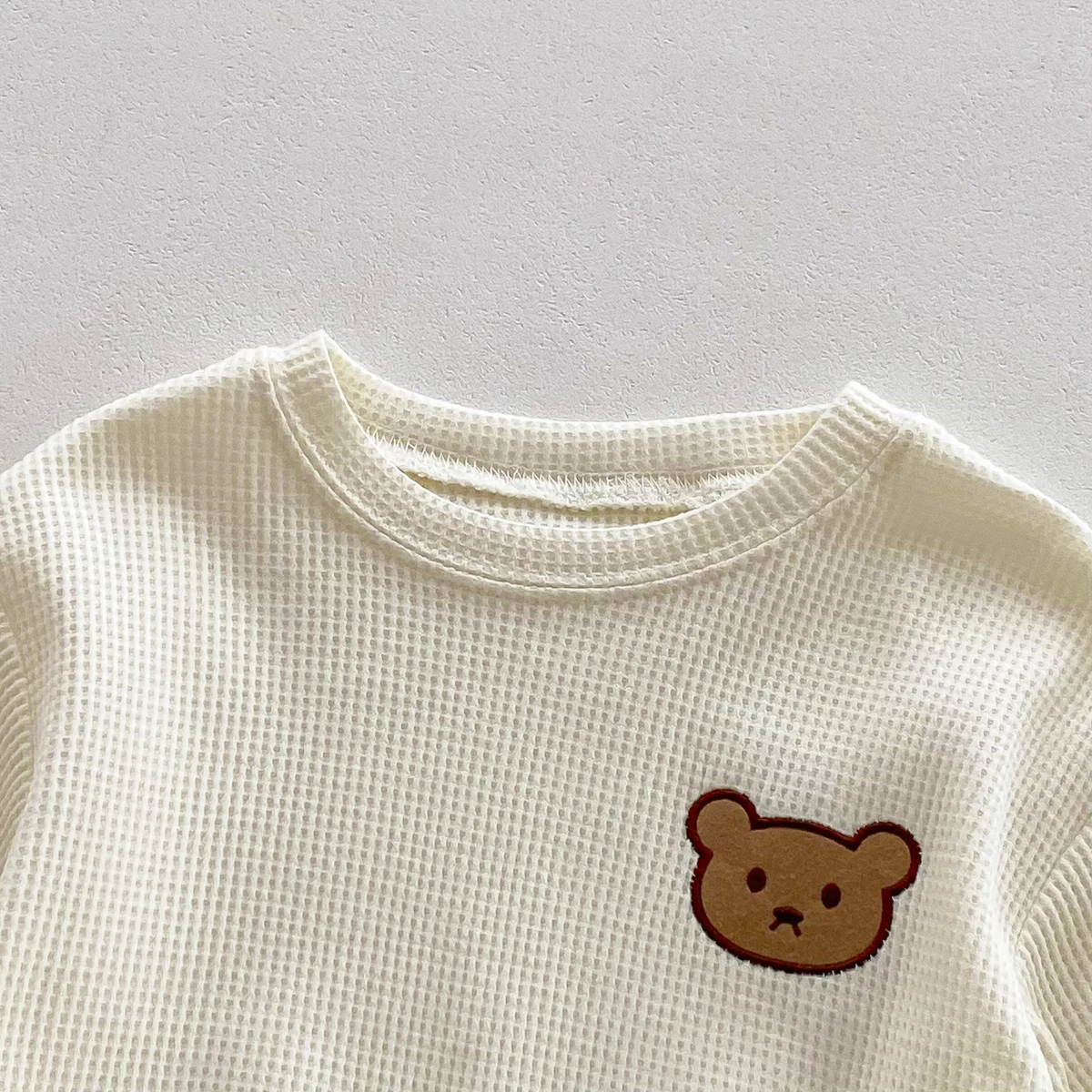 Description Picture 5 of itemAutumn Baby Boys Girls Set Cartoon Bear Pullover Sweater Sweatpants Two-piece Boys Girls Baby Waffle Suits 0-2 Years Old