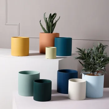 Bunter Keramik‑Blumentopf mit Abflussloch & Untersetzer