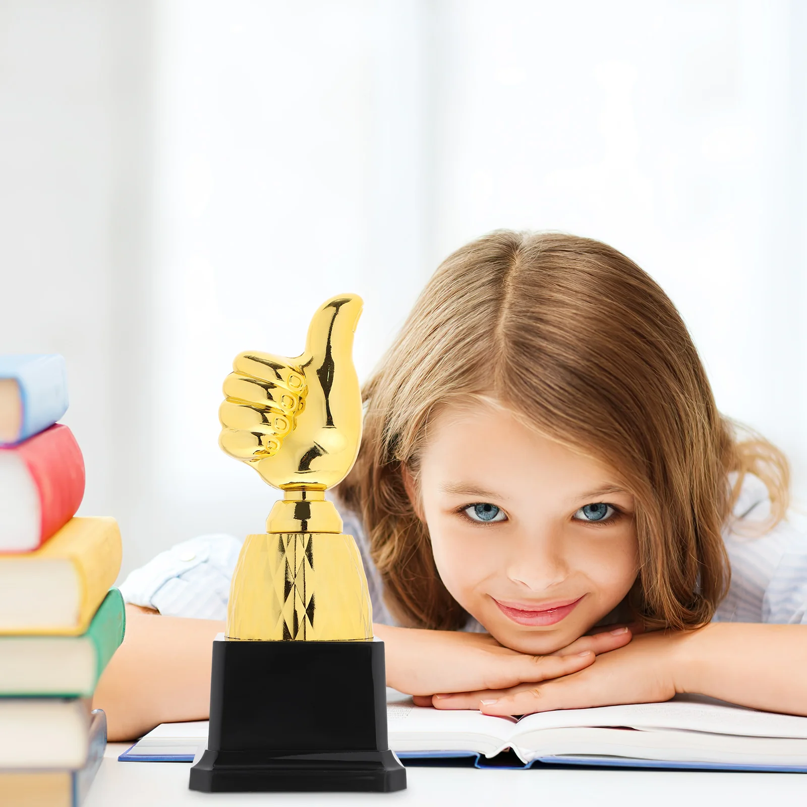 Рисунок 5 - Трофей награды с большим пальцем