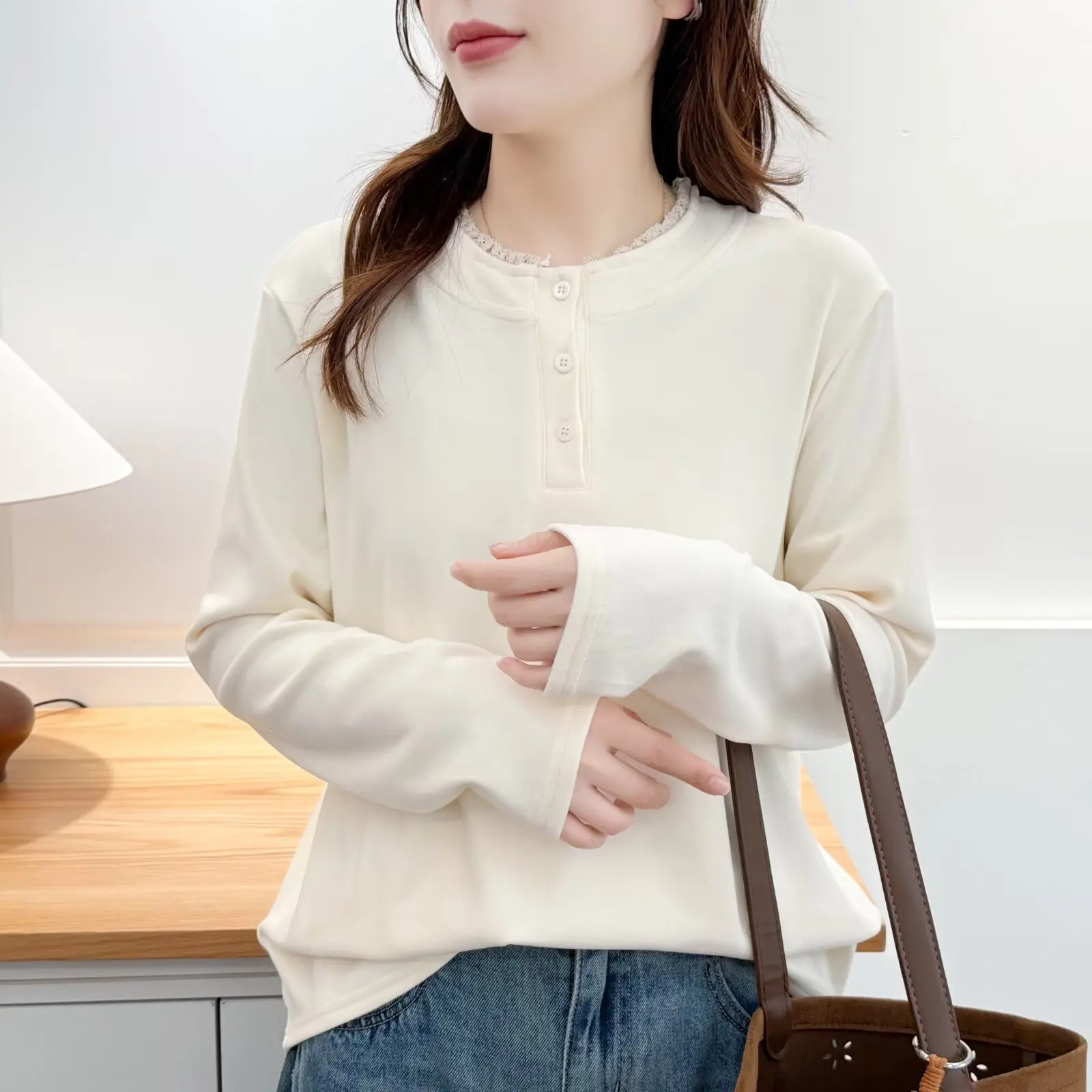 XXXXL Fashion Plus Size Women's T-Shirt Autumn And Winter Stylish Lace Three Button Long Sleeved De Velvet Warm Inner Tops 2572