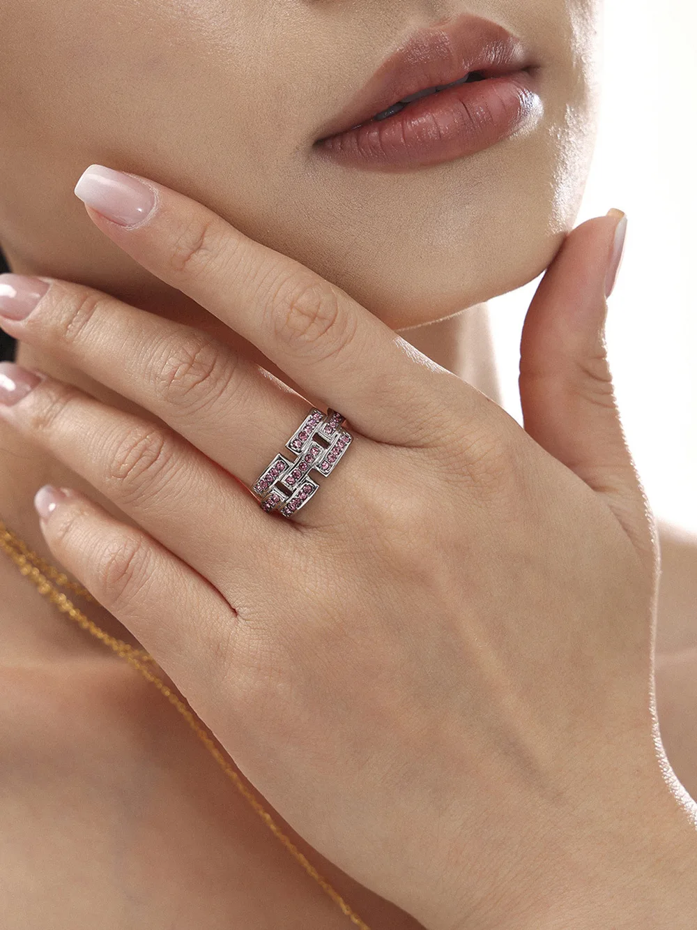 Neuer Edelstahlring für Damen, luxuriöser, farbenfroher Zirkon-Hohlring, Paar-Versprechensring, vergoldeter Hochzeitsschmuck, Geschenk – Detail 8