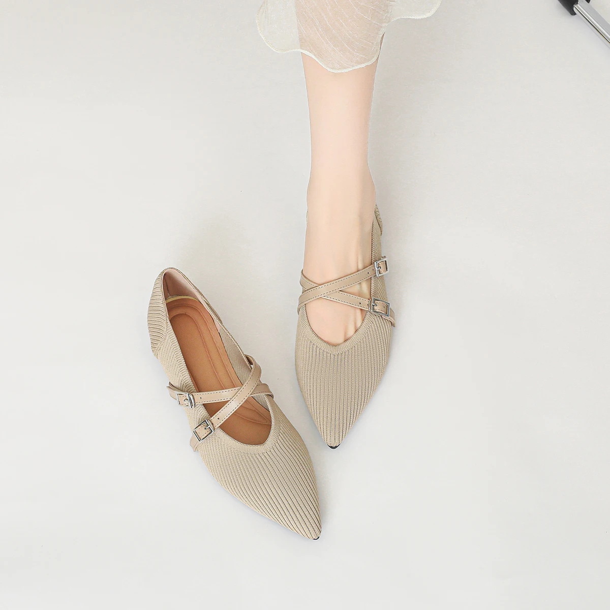 Women's flat shoes with fashionable pointed straps, cross soft knitting, breathable and comfortable 2024 new style 4