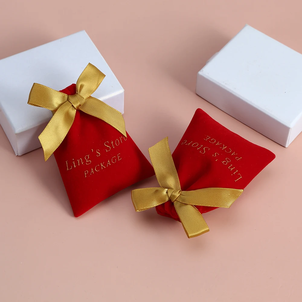 50 Stück Festliche Samtbeutel mit Eigenem Logo für Schmuck, Geschenkverpackung, Aufbewahrung von Ringen, Ohrringen, Armbändern und Anhängern – Detail 3