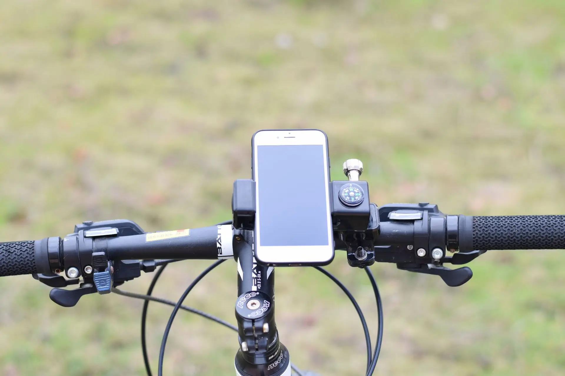 360 degree rotating mobile phone bracket is suitable for outdoor cycling of bicycle, Mountain bike, electric bicycle, motorcycle