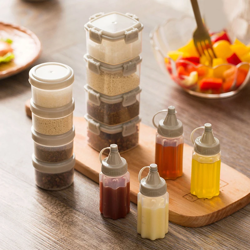 1Set Spices Bottle with Lid Portable Mini Sauce Seasoning Box Dispenser Salt Spice Jar Sauce Salad Squeeze Bottle