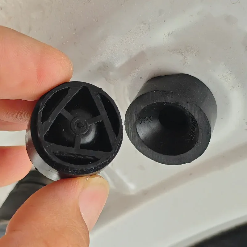 Engine Cover Trim Rubber Mountings