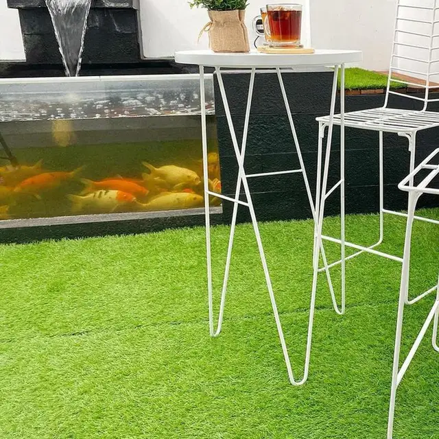 Füves Szőnyeg 2 Méret Kert Gyepfű Realisztikus Beltéri Kültéri Kerti Gyep Táj A Terasz Szintetikus Vastag Fűhöz - Image 3