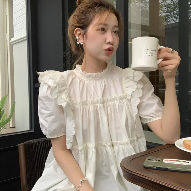 รูปสินค้า เสื้อเชิ้ตแขนสั้นสีขาว ดีไซน์จีบด้านหน้า ใส่ได้ทุกโอกาส