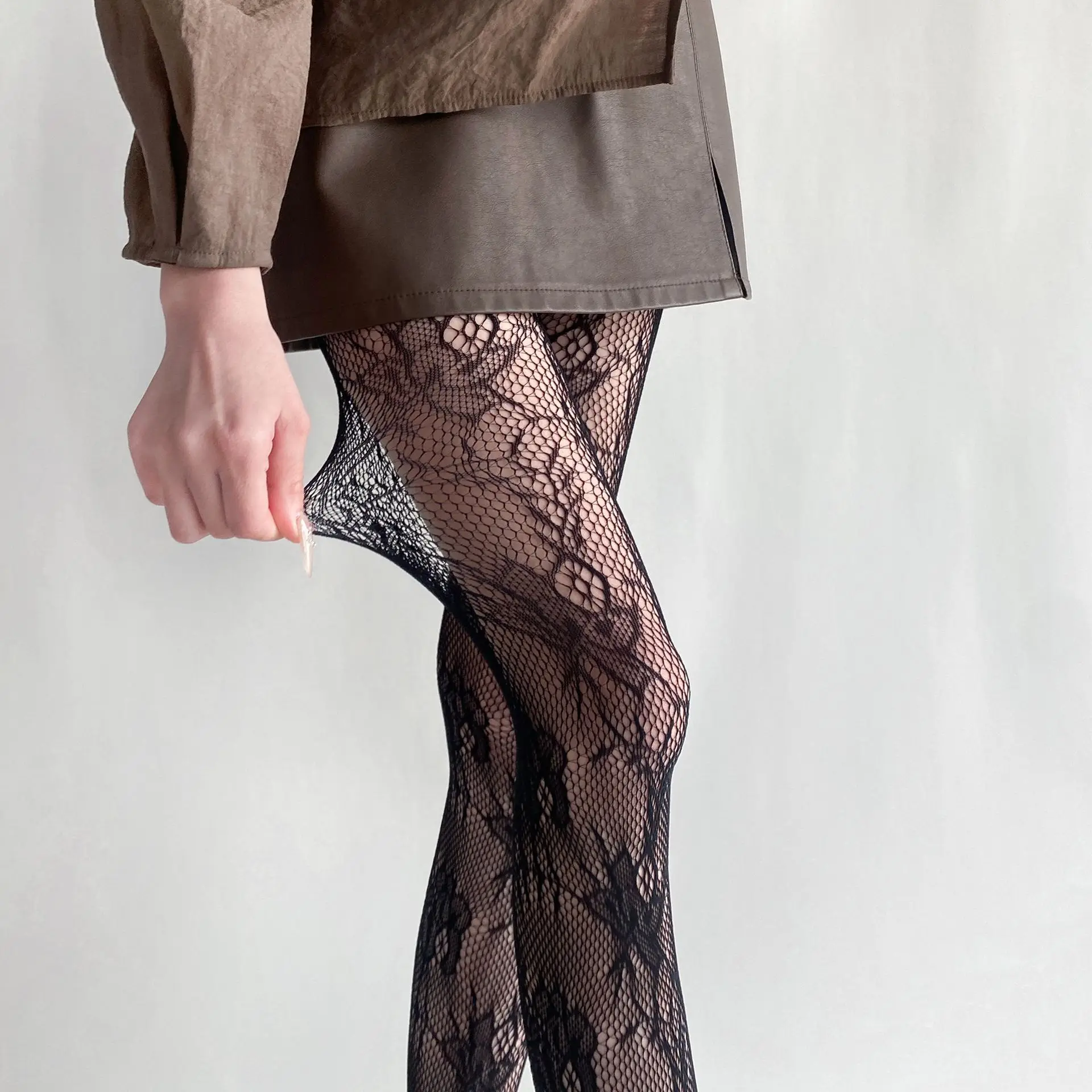 

Retro Floral Jacquard Women's Hollow Out Pantyhose Summer Thin Sheer Mesh Lace Flower Vine Stylish Sexy Tights Multicolor
