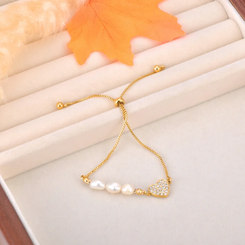 JeeMango 316L Edelstahl-Armband mit Herzanhänger für Damen, elegante Naturperle, 18 Karat vergoldet, trendiges Schmuckzubehör B23176 – Detail 4