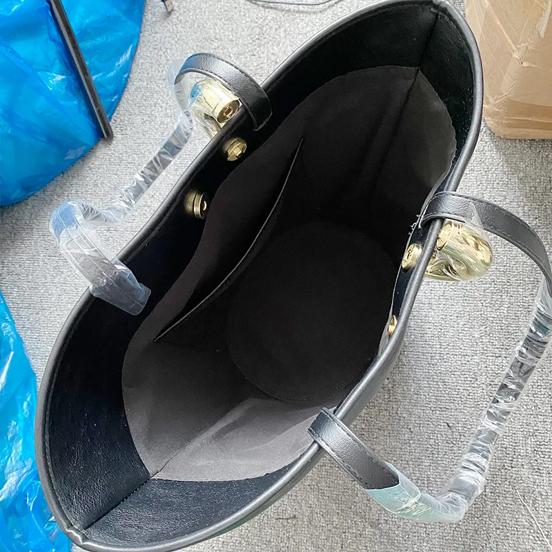 2025 Niche Asymmetric Women's Bag Simple Casual and Versatile Bucket Catering Basket Slanted Handbag Shoulder Bag