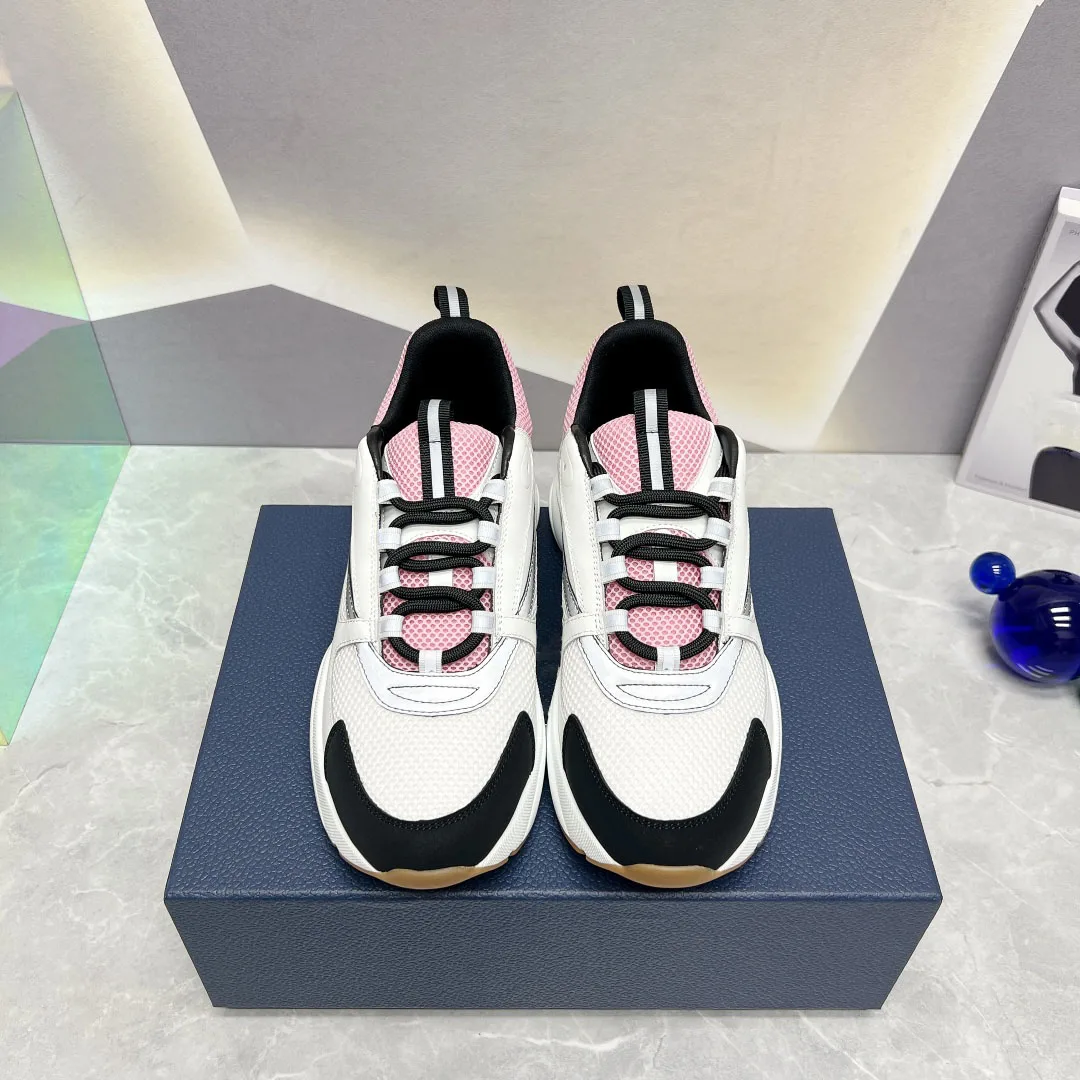 2024 Running Shoes Couple Sports Shoes Breathable Mesh Panel Panel Dad Shoes Fashionable and Comfortable Running Shoes