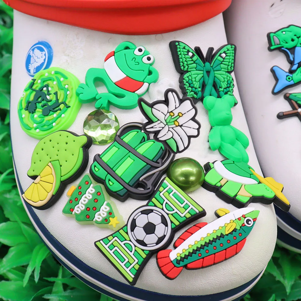 

50PCS Animals PVC Croc Jibz Chair Frog Glasses Turtle Lemon Christmas Tree Fish Butterfly DIY Wristbands Garden Shoe Buckle Clog