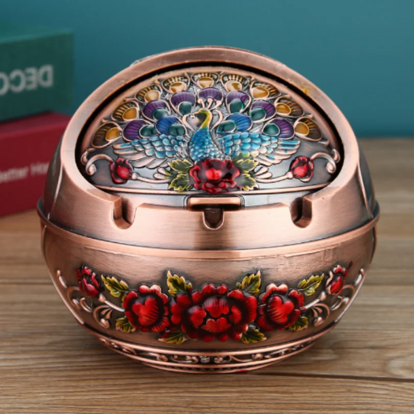 1pc Metal Ashtray Smoking Windproof Vintage Lid Ornament Vintage Cigarette Metal Decoration Portable Home Decor Ashtrays