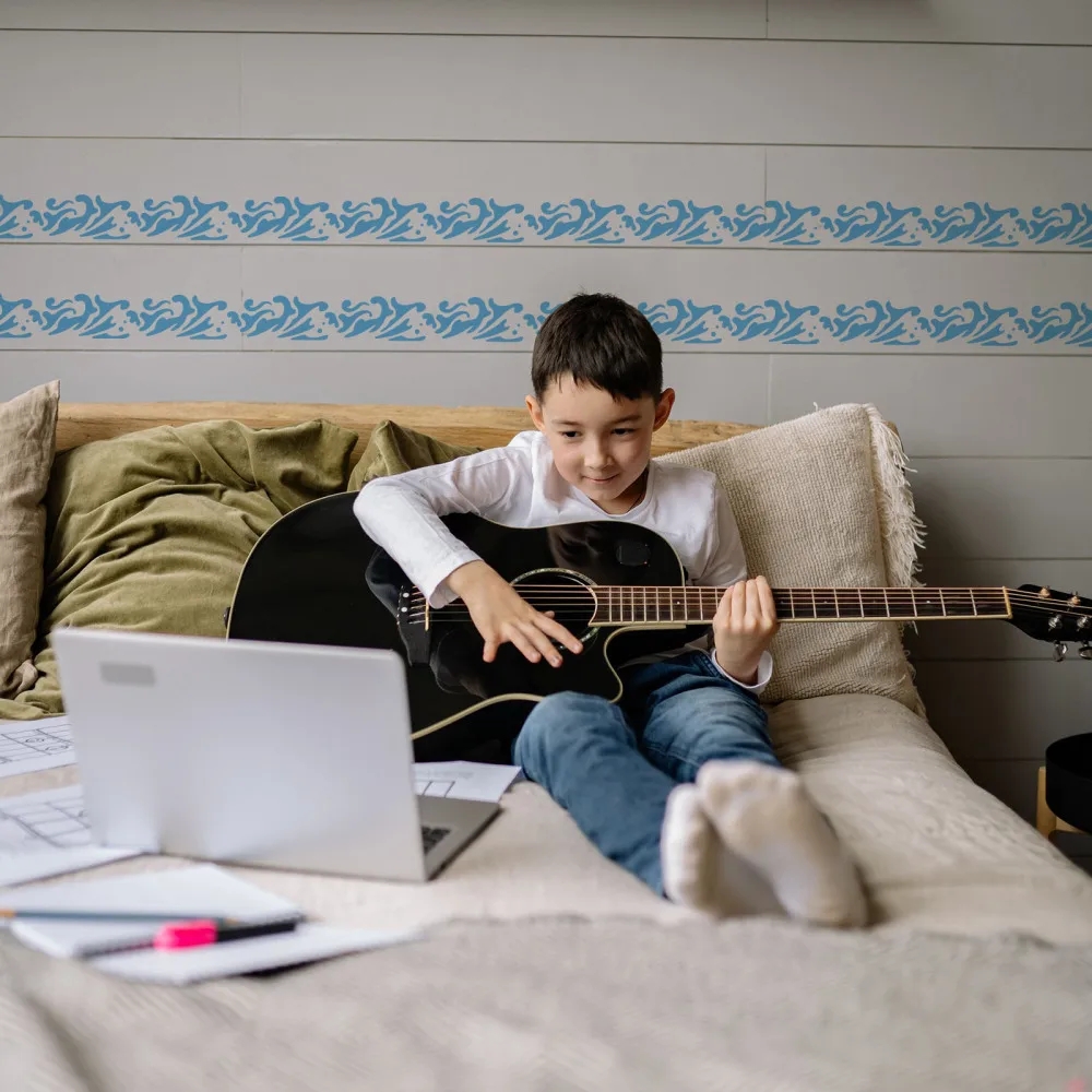 Рисунок 5 - Пластиковый трафарет с рисунком морских волн