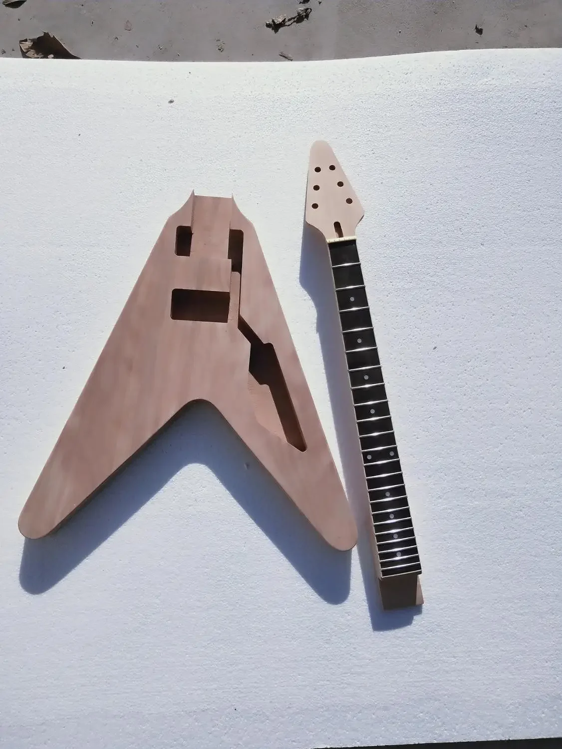 

Diy Set Electric Guitar Body+Neck Mahogany 22Fret 24.75INCH Unfinished