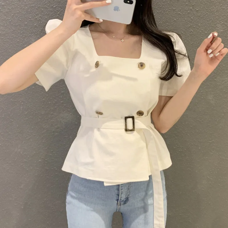 시크 숏 버블 슬리브 셔츠 여성 슬림핏 스퀘어 칼라 벨티드 허리 슬리밍 플라운스 밑단 버튼 디테일 캐주얼 셔츠