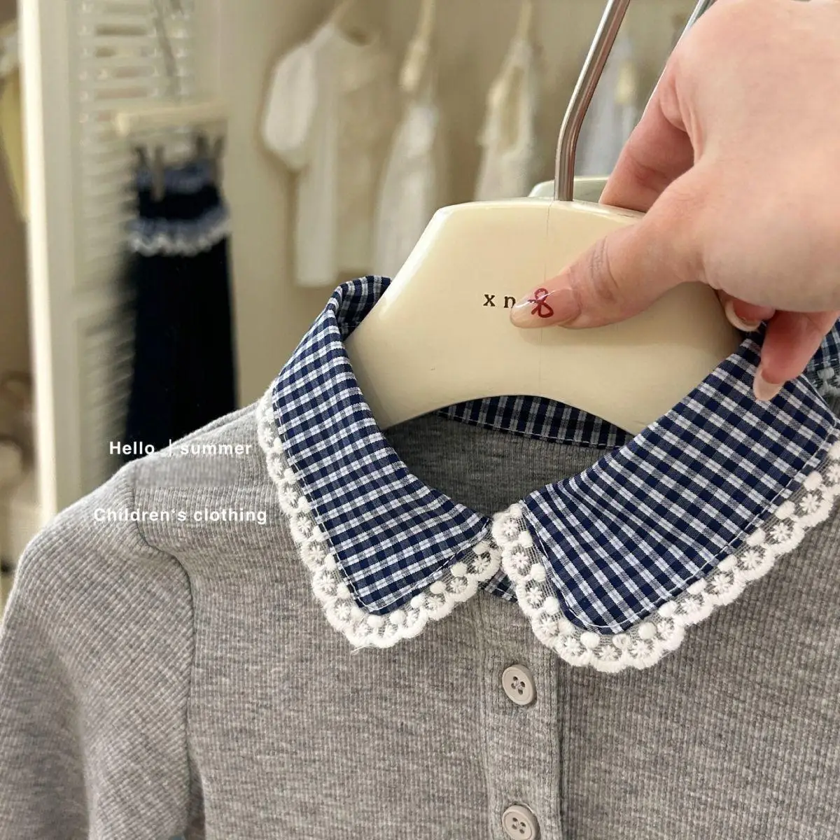 طقم مكون من قطعتين بطباعة مربعات للفتيات - بلوزة بأكمام طويلة لربيع وخريف مع مجموعة بناطيل بحاشية كاذبة، ملابس مزخرفة بالدانتيل بألوان متعددة