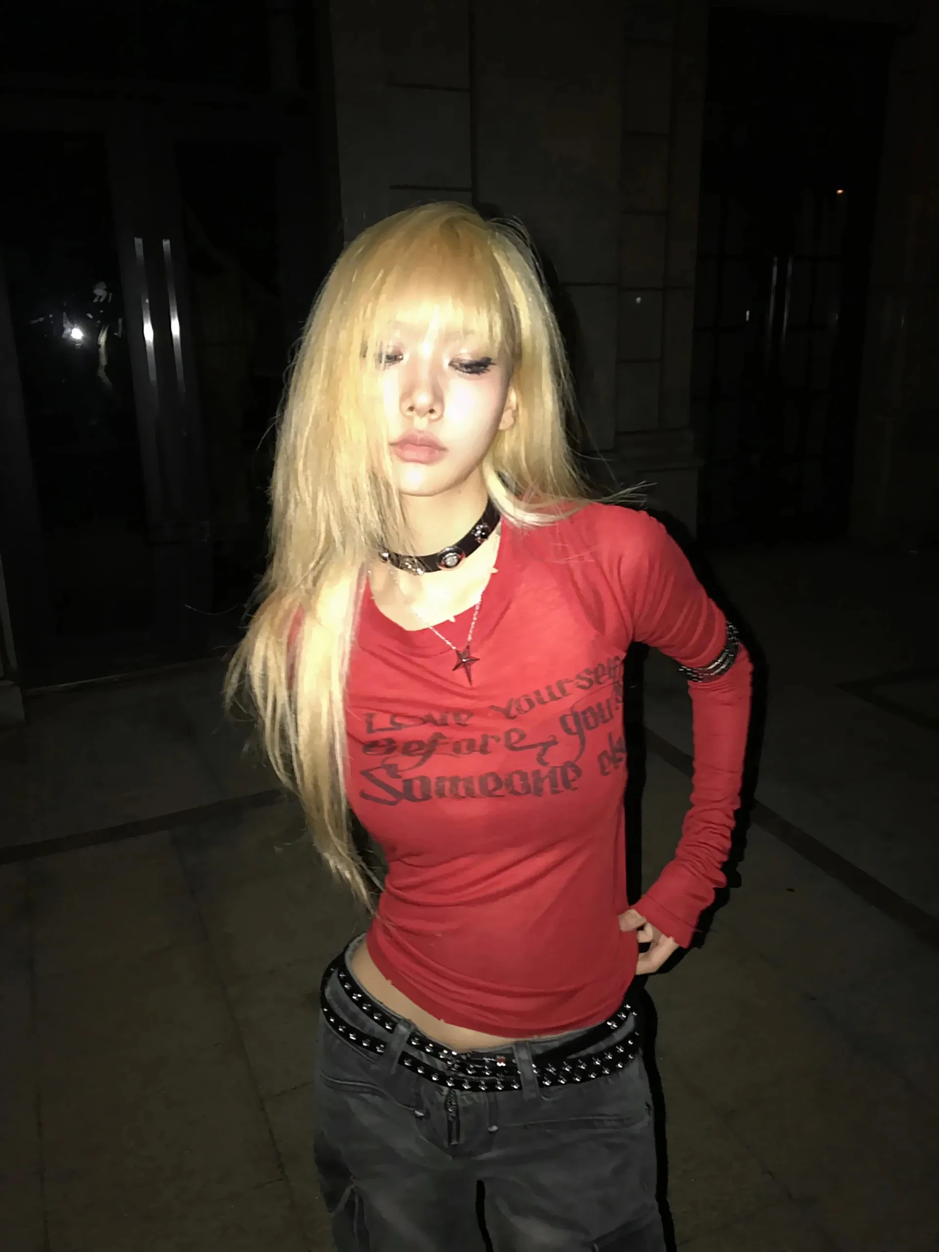 Karrcat Grunge Aesthetics Letter Print T-Shirt Trashy 2000er Jahre Stil Langarm Rotes T-Shirt Japanische Y2k Distressed Tops American – Detail 5