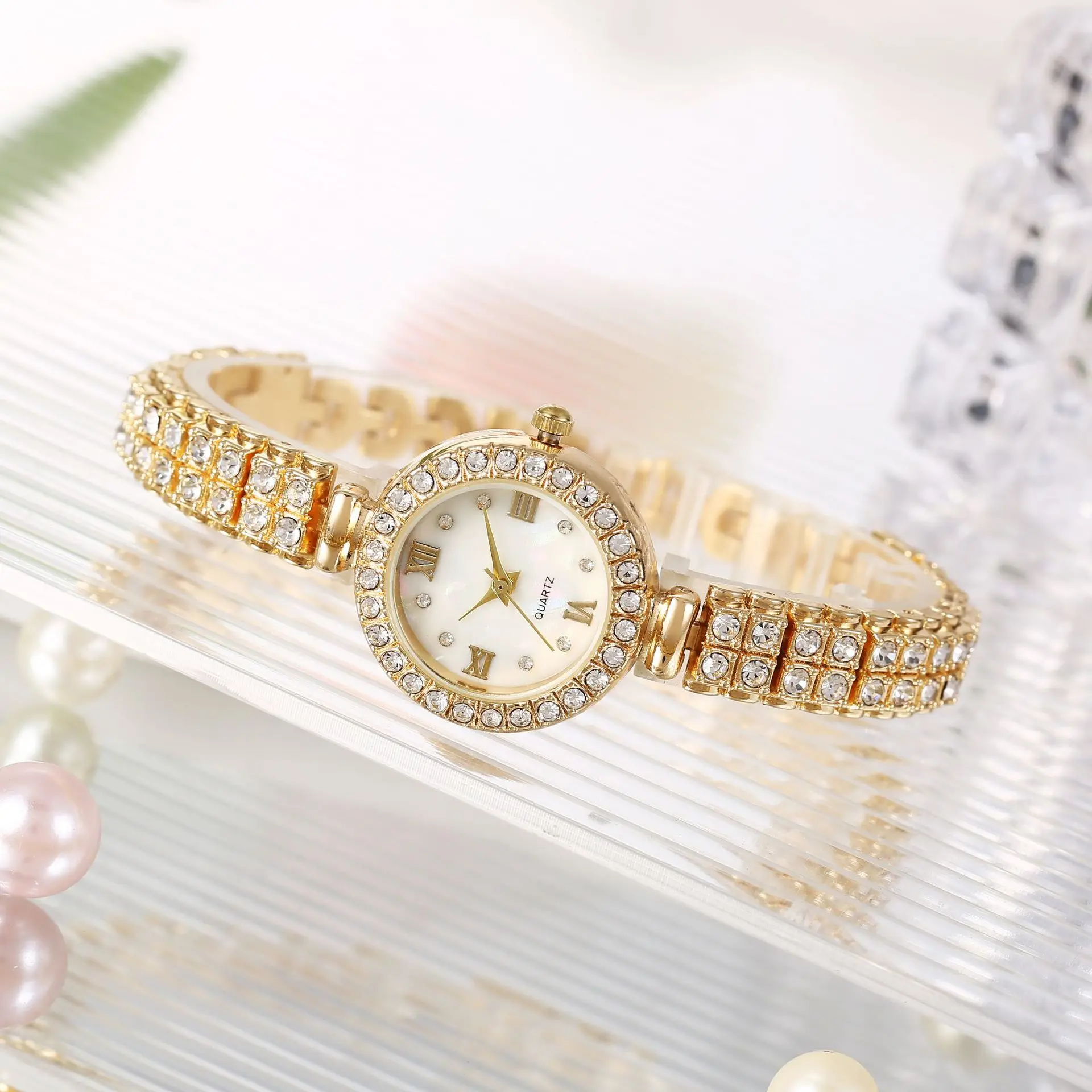 UTHAI W47 Fashion Light Luxury Temperament Women's Watch Round Diamond Clock Ladies  Jewelry Versatile Wristwatch 3