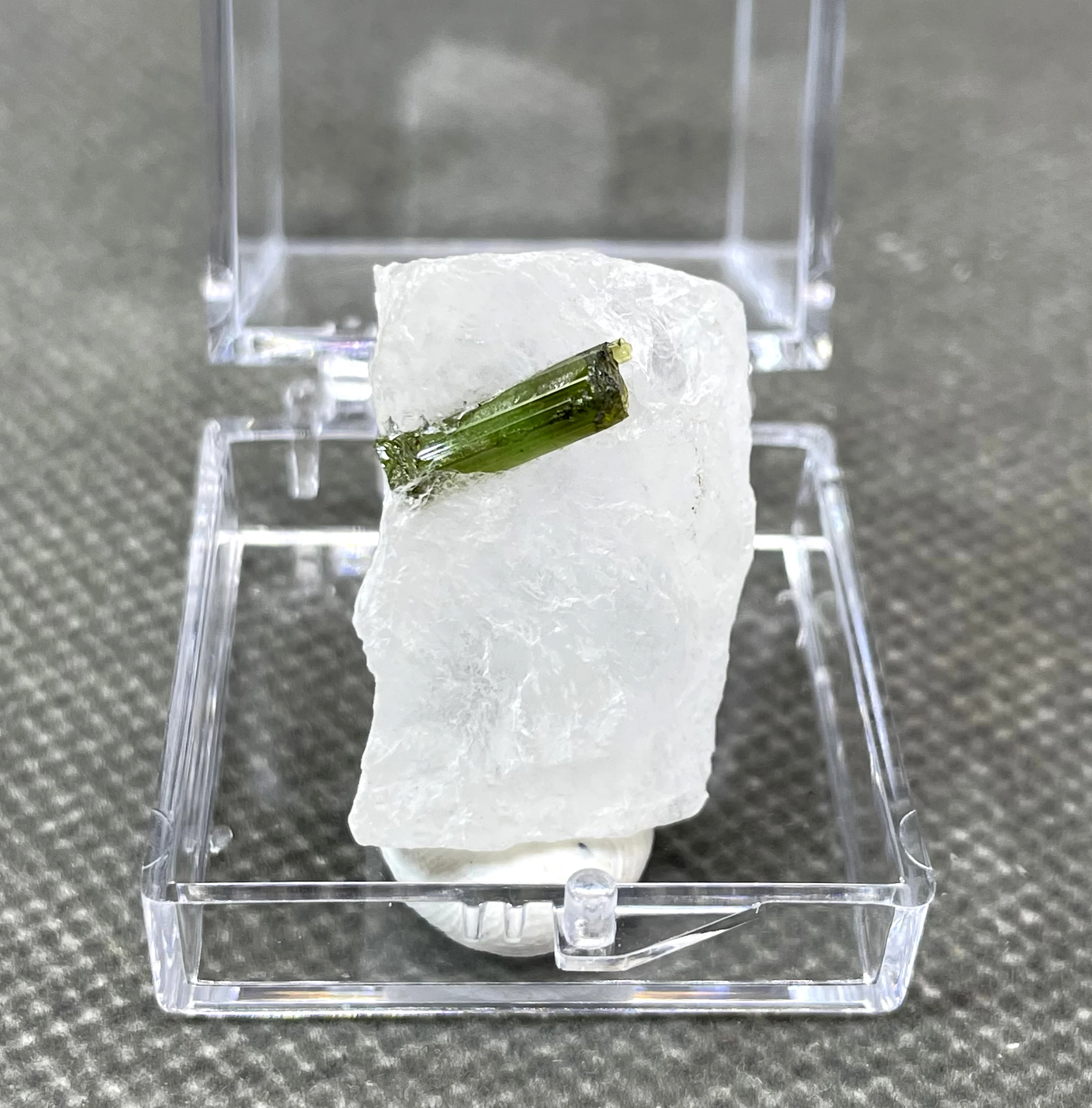 Natural green tourmaline pillars mineral specimens + box size 3.4cm + healing quartz crystals and stones rock gemstone 4