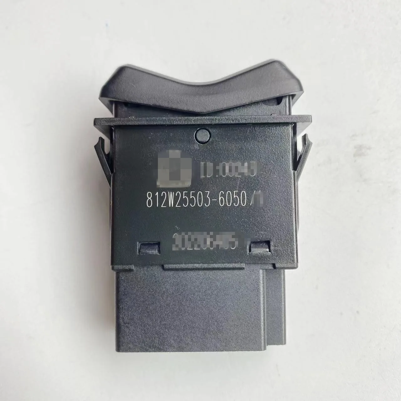 Lift shaft lifting switch 812W25503-6050 For CNHTC SINOTRUK SITRAK C7H Truck Parts push button switch