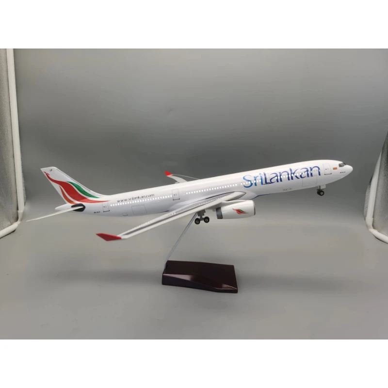 

Посадочные шасси модели A330, масштаб 1:135, 47 см