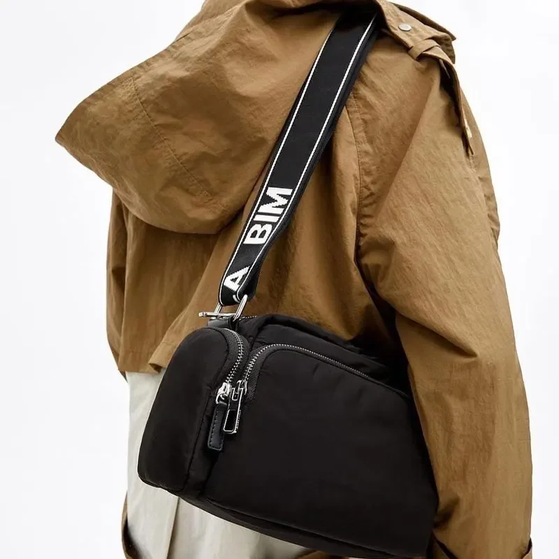 Водоустойчивите презрамки в испански стил могат да бъдат подходящи за различни стилове чанти през рамо, класически стилове