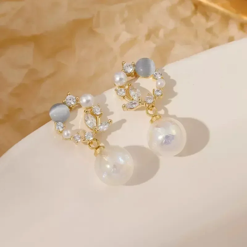 

Wholesale New Sight Crystal Flower Stud Earrings for Women Fashion Brand Jewelry Elegant Pearl Beads Earrings Gift