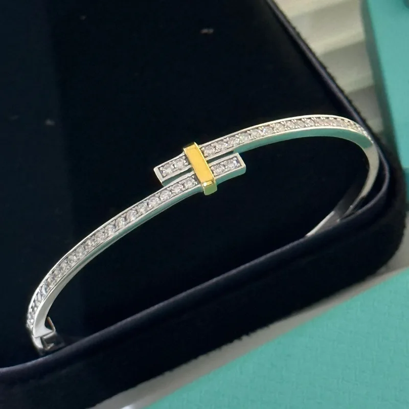 

Женский браслет из серебра 925 пробы с цирконами