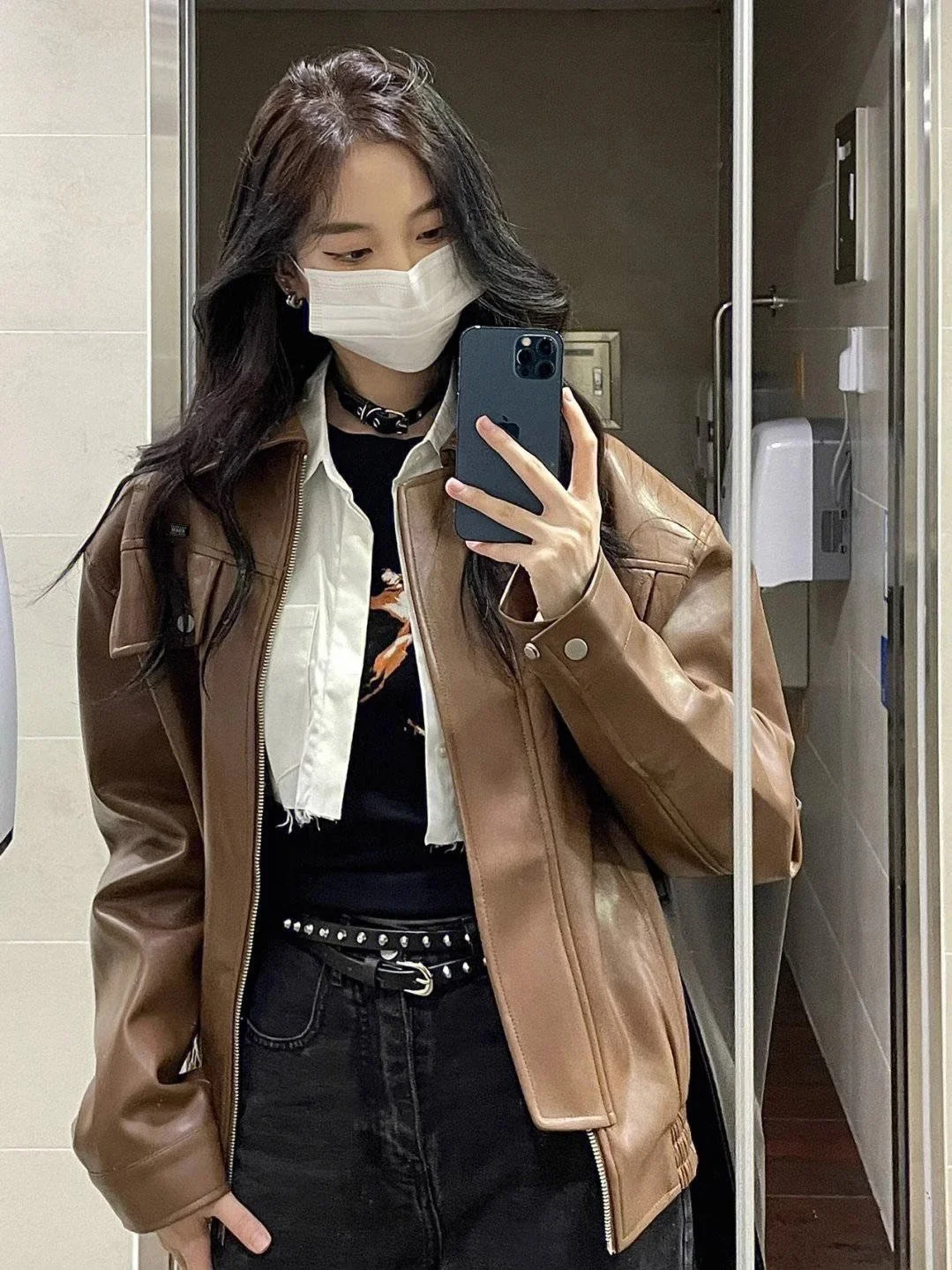 Рисунок 5 - Новая модная коричневая кожаная куртка для женщин