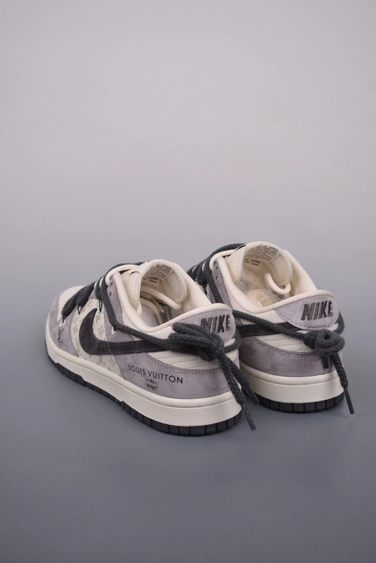 Рисунок 3 - Кроссовки Nike SB Dunk x Travis