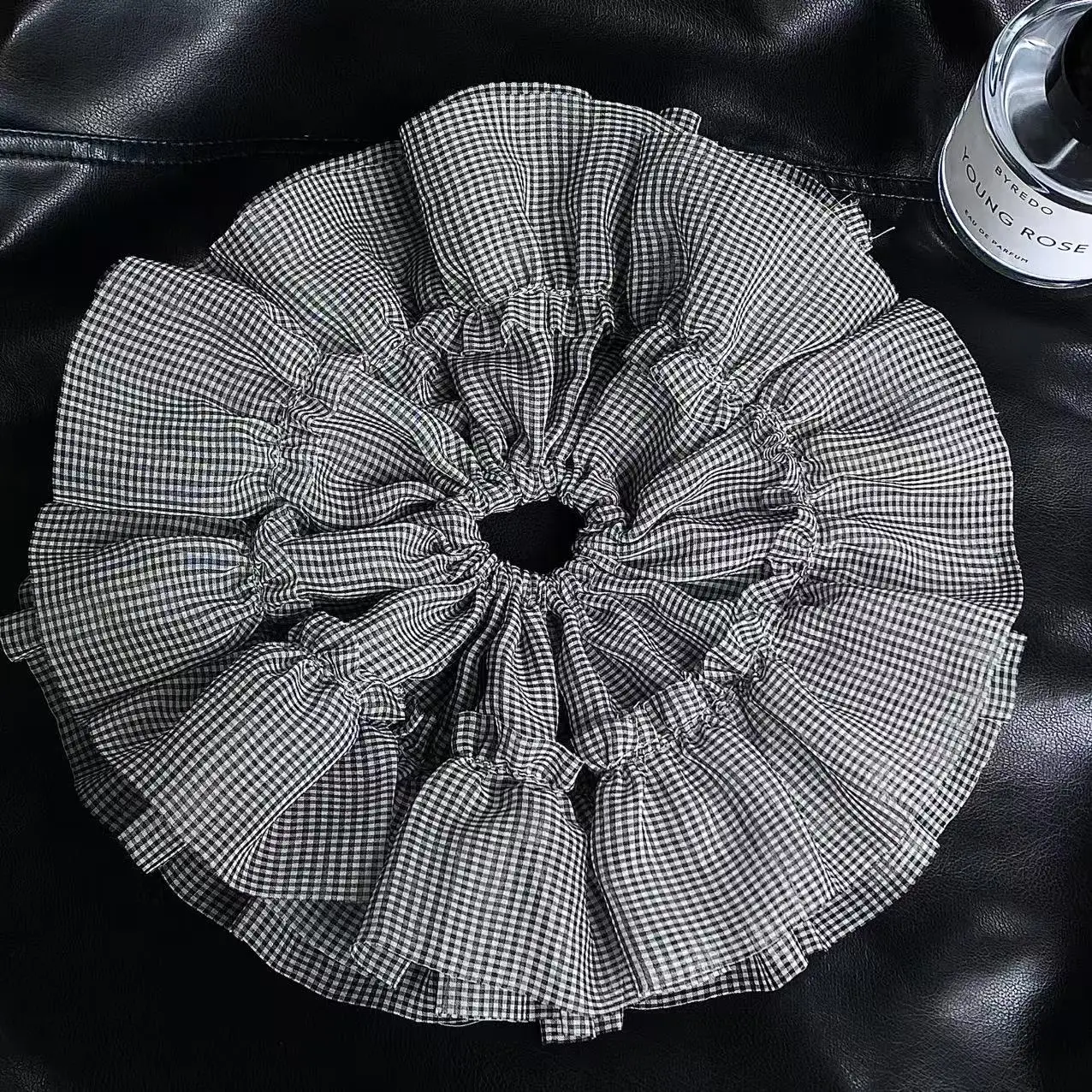 1PC New Oversized Korean Dongdaemun Chiffon Pleated Skirt-Hem Black & White Plaid Hair Scrunchie, Elegant Hair Tie For Women