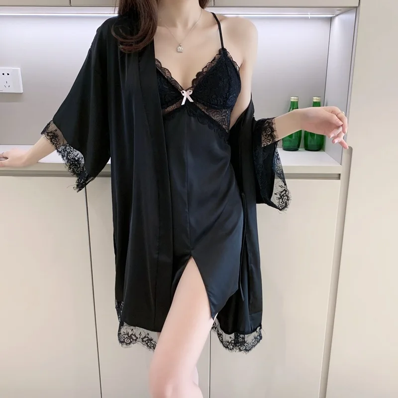 

Комплект женский атласный кружевной с V-образным вырезом и подушечками