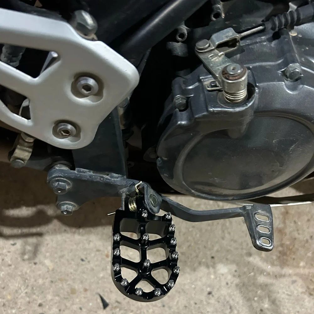 Motorcycle Foot Pegs Pedals Rests For Yamaha Tenere 660 XT660Z XT660R Suzuki RMZ250 RMZ450 RMX450Z RM125 Coleman CT200EX