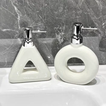 ห้องน้ําเครื่องจ่ายสบู่เหลวและเจล Dispensador De Agua เครื่องจ่ายแชมพูเหลวอุปกรณ์ครัวโลชั่นเจลทําความสะอาดมือครอบครัว 1