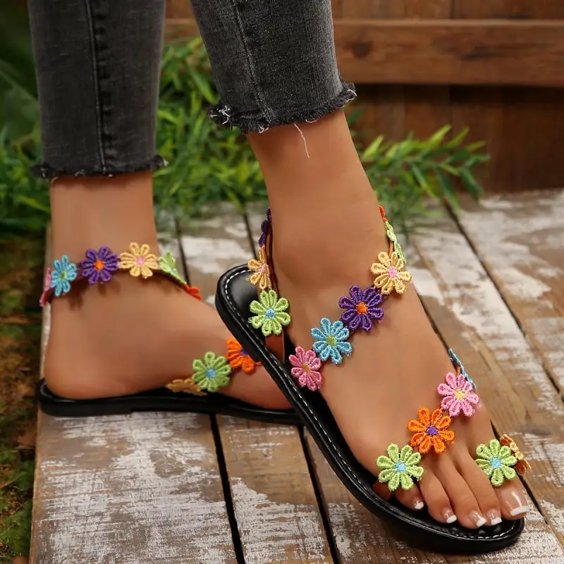 Böhmische bestickte Blumen-Designer-Sandalen für Damen – Sommer 2026 – Farbenfrohe, leichte Sandalen mit flachem Absatz – Elegante Strandschuhe für Damen – Detail 4