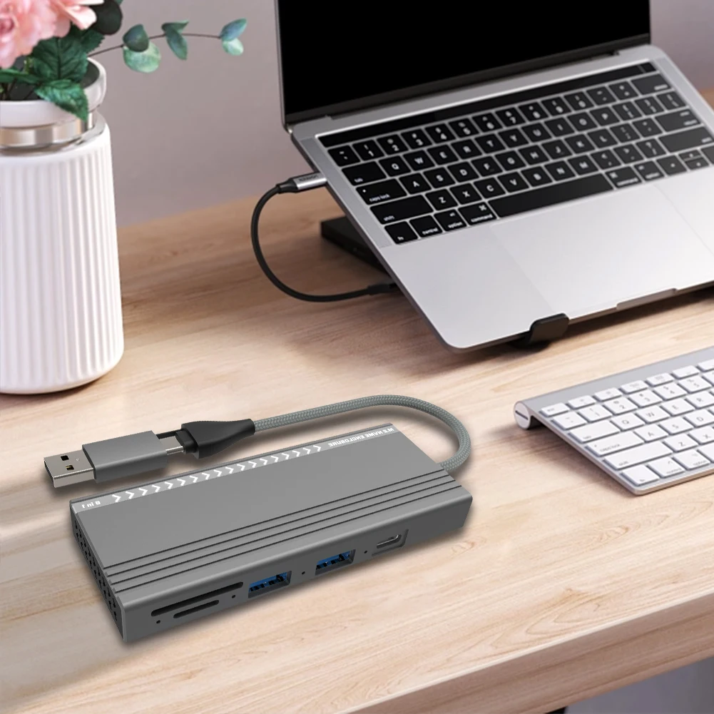ƮϿ M.2 NVMe/SATA ϵ ̺ ̽, USB C Ÿ , 10Gbps ָ Ʈ ̺, 2 USB 2.0 Ʈ, SD/TF ī , 5  1