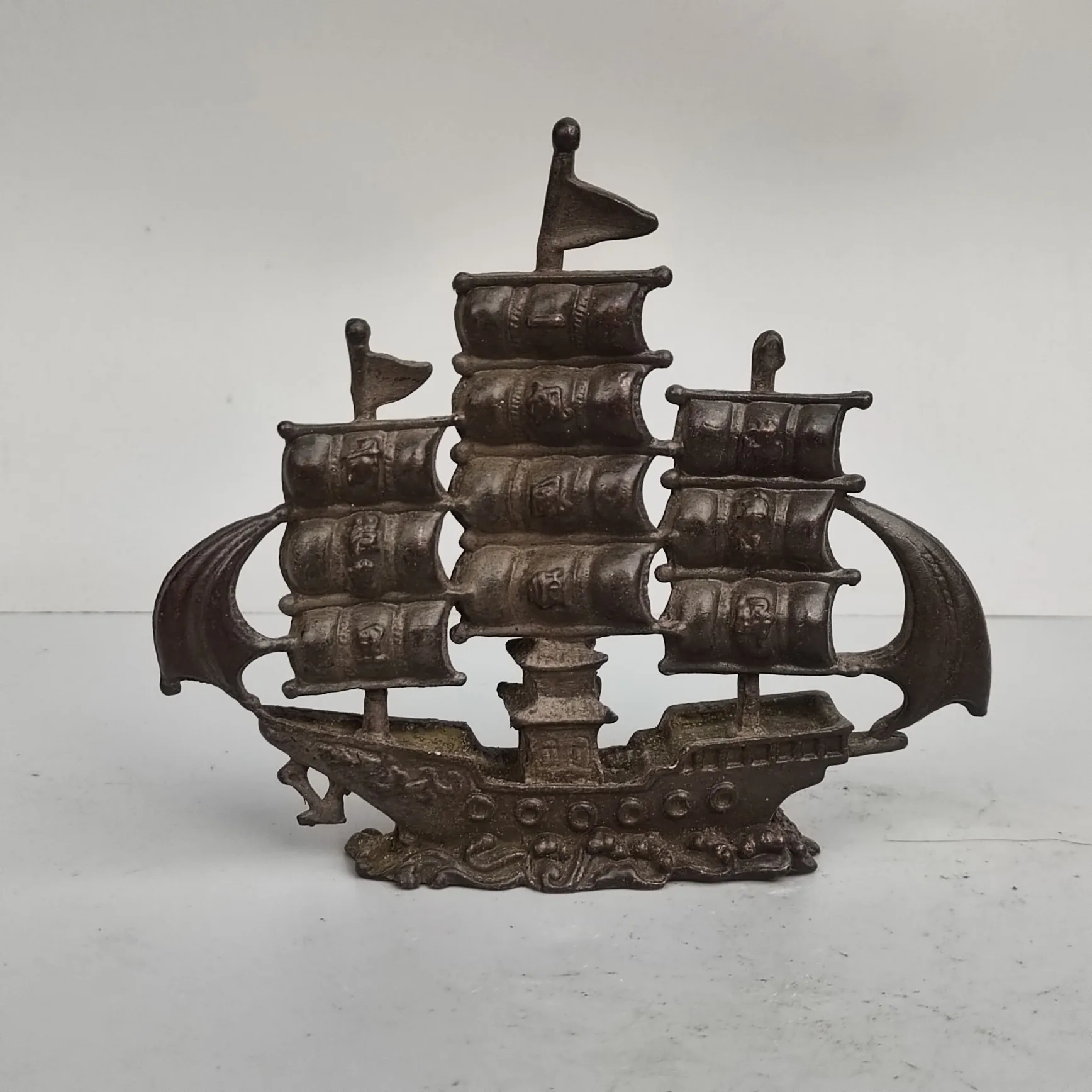 

New Pirate Ship Model Chinese Dragon Boat Metal Sailboat Sculpture Mediterranean Style Home Decoration Nautical Ship Model Gift