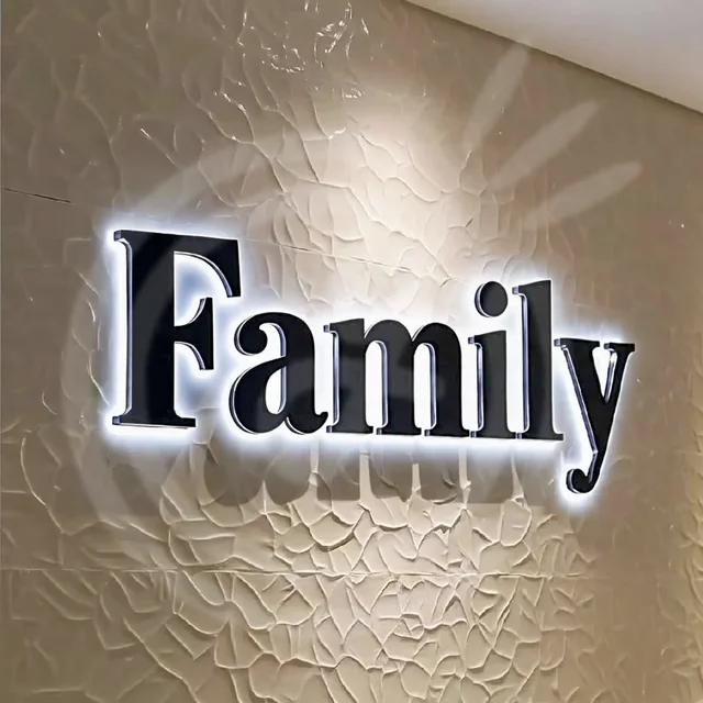 ป้ายโลโก้ติดผนังโลหะแบบกำหนดเอง ไฟ LED ตัวอักษรเรืองแสง ป้ายไฟสำหรับร้านค้าและบริษัทกลางแจ้ง ป้ายอะคริลิค 3 มิติสำหรับตกแต่งธุรกิจ 1