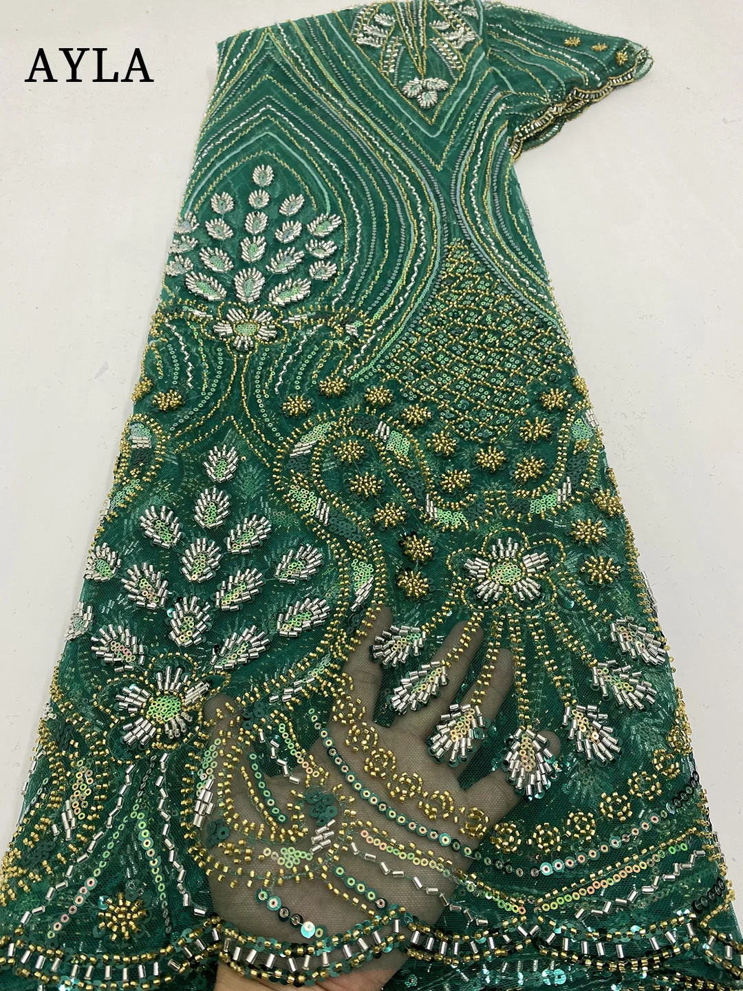 Tipos de Renda Tecido: Qual a Melhor Opção para Vestidos de Noiva e  Detalhes de Alta, image size:1080x1440