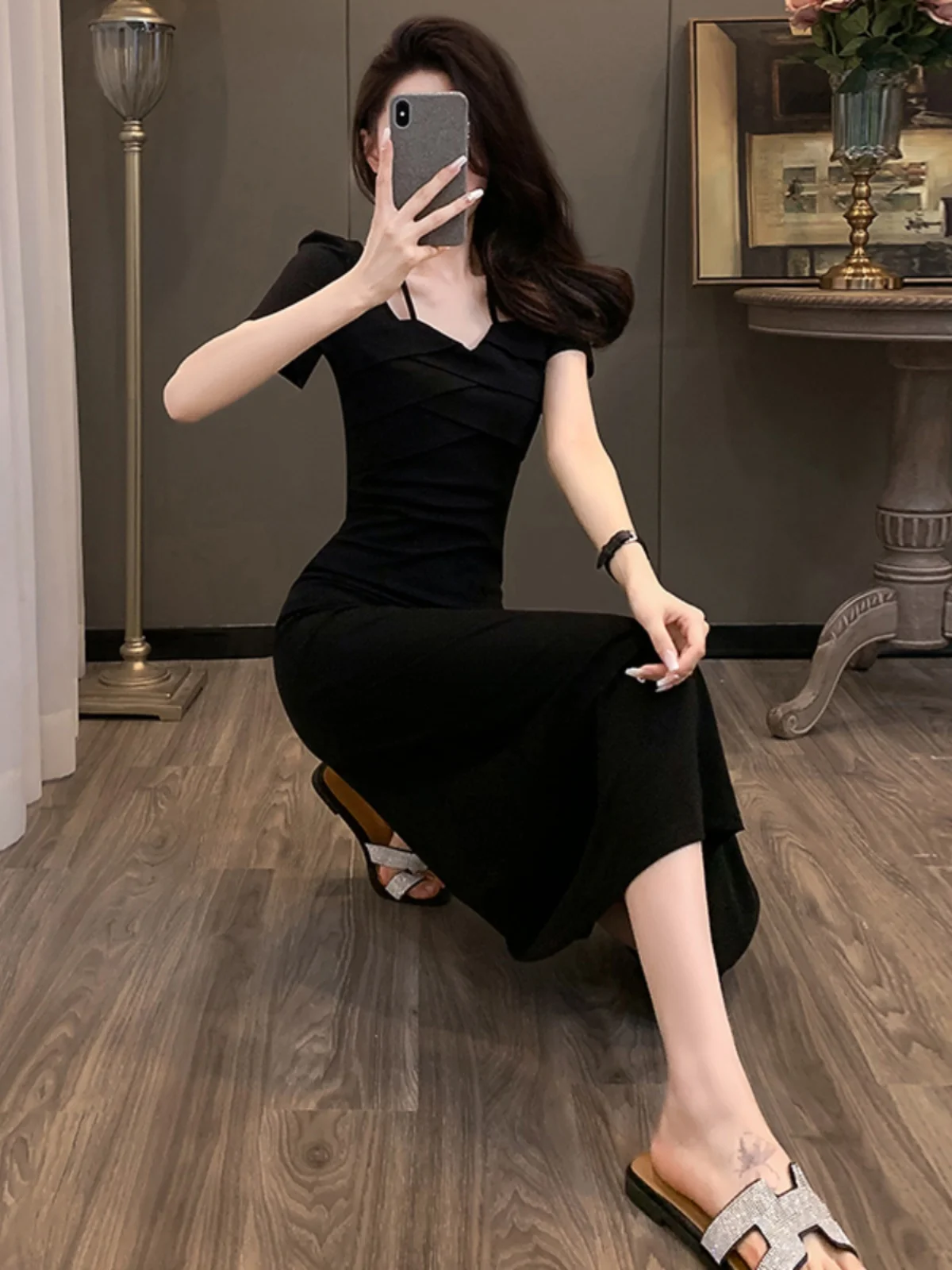 

2023 French Tea Break Temperament Slim Fit Black Dress Summer New Hepburn Style Waist Shrinking Slim A-line Dress for Women